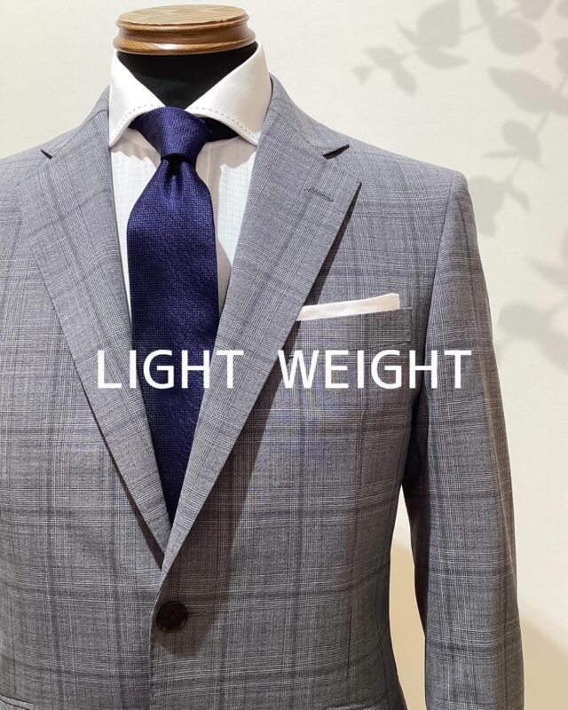 【LIGHT WEIGHT GRAY SUIT】
グッドヒル鳥取店のSです。
#goodhill_staff_kawase
#goodhill_tottori

5月とはいえ毎日真夏並みの暑さでニュースは持ちきりですね💦
今回は見た目も涼しげなライトウェイトのチェックスーツのご紹介です。
210g/mの薄地ながらもハリ・コシのある仕立て映えのある表地は、サラリとした肌触り＆ストレッチもあり。
裏地には極薄裏地のネイビーを配しました。

知的で上品な印象を放つグレーのチェックスーツは、ビジネスでお洒落な印象に。
真夏でもスーツ着用が必要な方におすすめです。

———————————
◆グッドヒルSHOP
@goodhill_shops
https://goodhill.shop/
SHOPサイトへは、Googleで「グッドヒル ショップ」と検索
年中無休
営業時間 10:00-19:00 
各店舗駐車場有

鳥取店(鳥取駅から徒歩5分)
〒680-0845 鳥取県鳥取市富安2丁目136 新日本海新聞社本社ビル1F
TEL:0857-29-2880

湖山店(湖山駅から徒歩5分)
〒680-0942 鳥取県鳥取市湖山町東5丁目121
TEL:0857-28-7611

米子店(米子駅よりバス10分)
 〒683-0802 鳥取県米子市東福原2丁目1-1ホテルわこう 1F
TEL:0859-34-2929

#スーツ　#suits 
#オーダーメイドスーツ
#オーダースーツ
#メンズコーデ
#メンズファッション
#セットアップ
#スーツコーデ
#ビジネススーツ
#オーダーメイド
#スーツスタイル
#ビジカジ
#ビジネスカジュアル
#レディーススーツ 
#レディーススーツコーデ #オーダーレディース
#鳥取スーツ
#山陰スーツ
#スーツの着こなし　#おしゃれスーツ　
#スーツ好きな人と繋がりたい 　
#グレースーツ　#ライトグレー　#チェック　 #スーツ裏地　
#夏スーツ　#軽量スーツ　

#オーダーメイドスーツ　はグッドヒルで✨