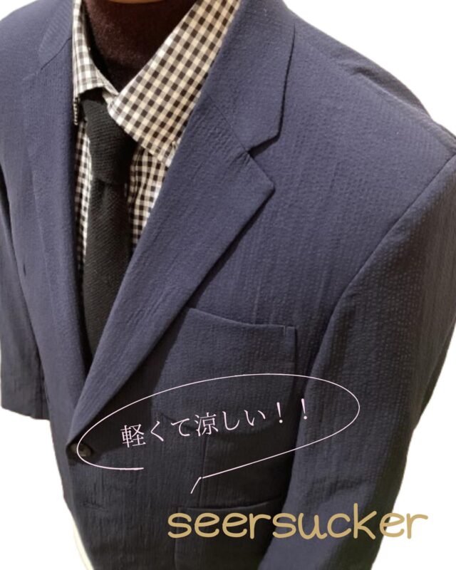 【シアサッカージャケット】
グッドヒル鳥取店の大平です。
#goodhill_staff_oohira
#goodhill_tottori

普段着用ジャケットに、スーツ用とは別素材でのご注文をいただきました。
暑い時期にも軽く羽織れ、生地の質感が感じられるシアサッカー生地です。
濃紺生地にシアサッカーの特徴でもある凸凹のシワがあり、ストライプ柄を立体的に見せます。ポリエステルと綿混合の生地なので、化学繊維だけの生地と比べると手触りは柔らかめです。

涼しさ重視で、裏仕立ては広見返しにしました。
袖裏と背中側の裏地、袖ボタンを省き、
不便に感じた内ポケットも見直しして、すっきりと使いやすい1着になりました。

〈商品情報〉
品番▷AC5411 
　 　ポリエステル　69%、コットン　31%
pattern▷ストライプ
color▷5色(ブラック、ディープネイビー、ベージュ、カーキ、ホワイト)　※写真はディープネイビー

———————————
◆グッドヒルSHOP
@goodhill_shops
https://goodhill.shop/
SHOPサイトへは、Googleで「グッドヒル ショップ」と検索
年中無休
営業時間 10:00-19:00 
各店舗駐車場有

鳥取店(鳥取駅から徒歩5分)
〒680-0845 鳥取県鳥取市富安2丁目136 新日本海新聞社本社ビル1F
TEL:0857-29-2880

湖山店(湖山駅から徒歩5分)
〒680-0942 鳥取県鳥取市湖山町東5丁目121
TEL:0857-28-7611

米子店(米子駅よりバス10分)
 〒683-0802 鳥取県米子市東福原2丁目1-1ホテルわこう 1F
TEL:0859-34-2929

#スーツ　#オーダーメイド　#オーダースーツ　#セットアップ　
#おしゃれをオリジナルでつくりたい　#ビジネススーツ　#ビジネスカジュアル　#鳥取スーツ　#グッドヒル　#tottori 
#ジャケット #ストライプ #夏ジャケット　#紺　#ネイビー　 #シアサッカー　#涼しい