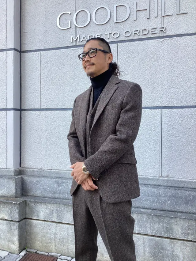 【ハリスツィードでスリーピース】
グッドヒル鳥取店の上野です。
#goodhill_staff_ueno
#goodhill_tottori

ハリスツィードの生地でベストスーツのご用命をいただきました☺️

———————————
◆グッドヒルSHOP
@goodhill_shops
https://goodhill.shop/
SHOPサイトへは、Googleで「グッドヒル ショップ」と検索
年中無休
営業時間 10:00-19:00 
各店舗駐車場有

鳥取店(鳥取駅から徒歩5分)
〒680-0845 鳥取県鳥取市富安2丁目136 新日本海新聞社本社ビル1F
TEL:0857-29-2880

湖山店(湖山駅から徒歩5分)
〒680-0942 鳥取県鳥取市湖山町東5丁目121
TEL:0857-28-7611

米子店(米子駅よりバス10分)
 〒683-0802 鳥取県米子市東福原2丁目1-1ホテルわこう 1F
TEL:0859-34-2929

#スーツ　#オーダーメイド　#オーダースーツ　#セットアップ　
#おしゃれをオリジナルでつくりたい　#ビジネススーツ　#ビジネスカジュアル　#鳥取スーツ　#グッドヒル　#tottori  #ベスト　#スリーピース　#ジャケット  #ヘリンボン　#ブラウン　#ツィード　#tweed  #harristweed